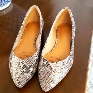 FAUX ALLIGATOR POINTY TOE FLATS